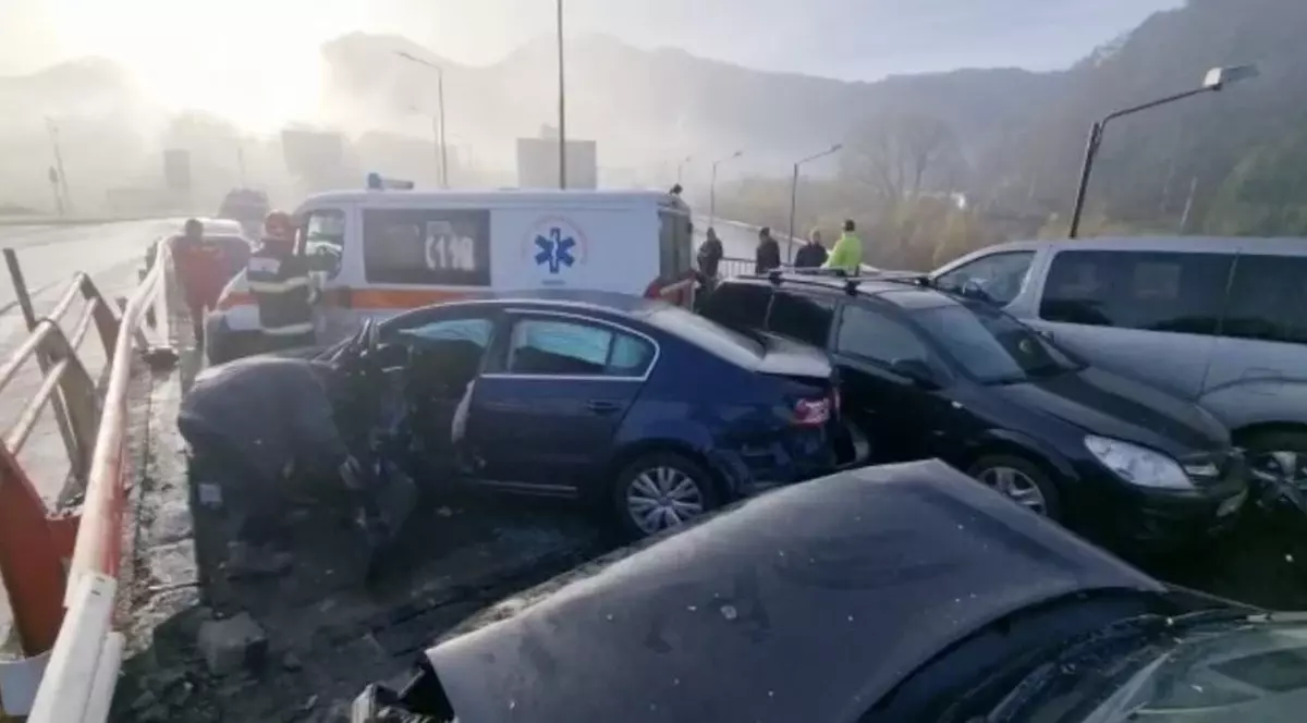 Primăria Brașov, amendată cu 3.000 de lei după accidentul în lanț în care au fost implicate 16 mașini și o ambulanță