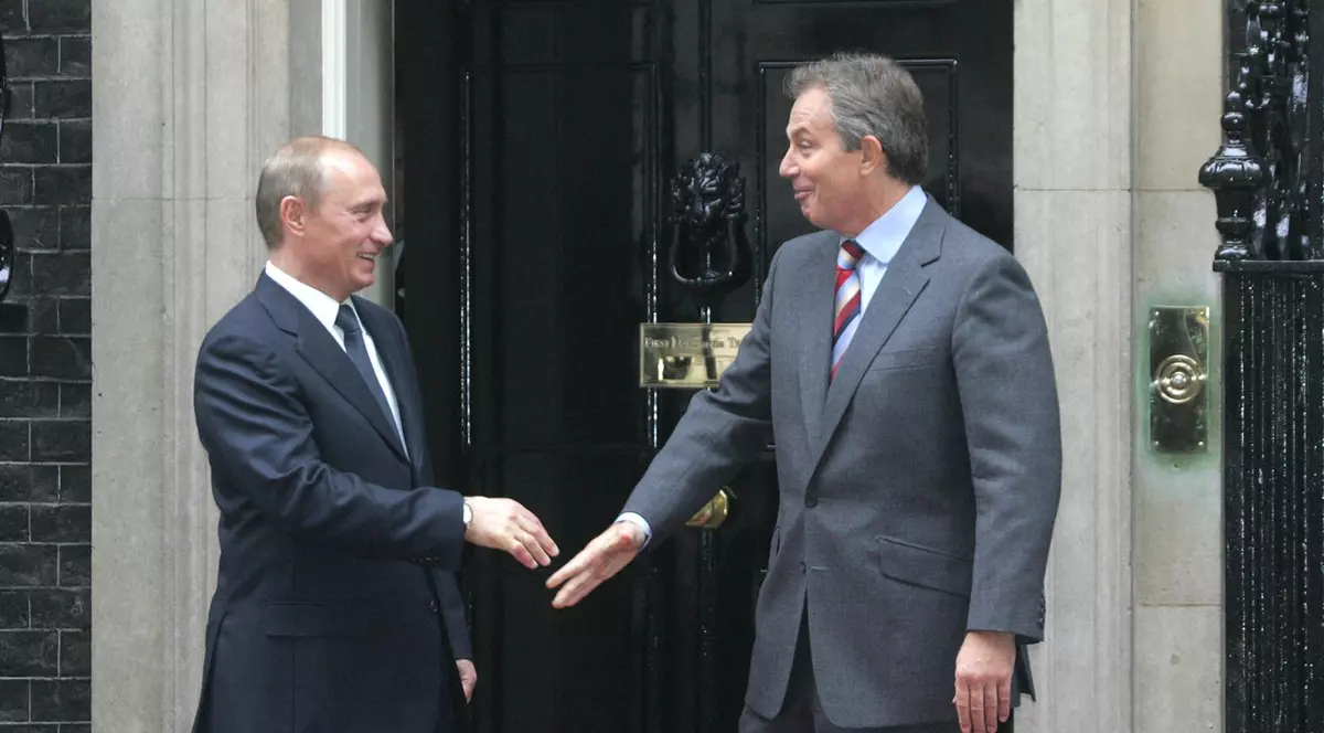 Tony Blair voia să-l aducă pe Putin la „masa principală” internațională, arată documente oficiale