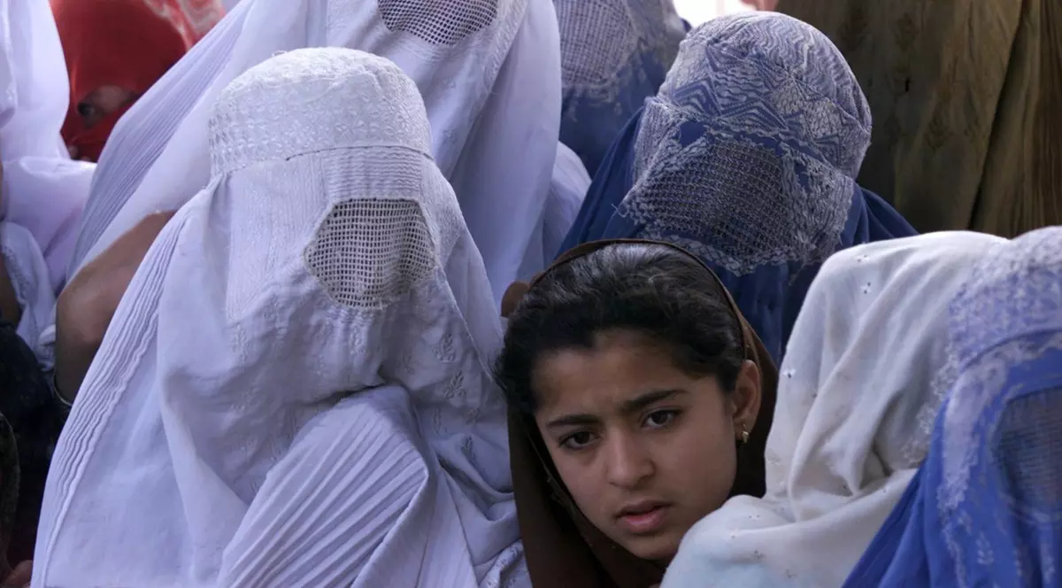 ONU le cere talibanilor ridicarea „restricţiilor inimaginabile” împotriva femeilor