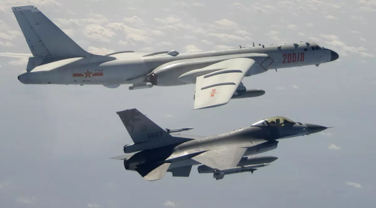 China a trimis 18 bombardiere nucleare în zona de apărare aeriană a Taiwanului, acuză Taipeiul