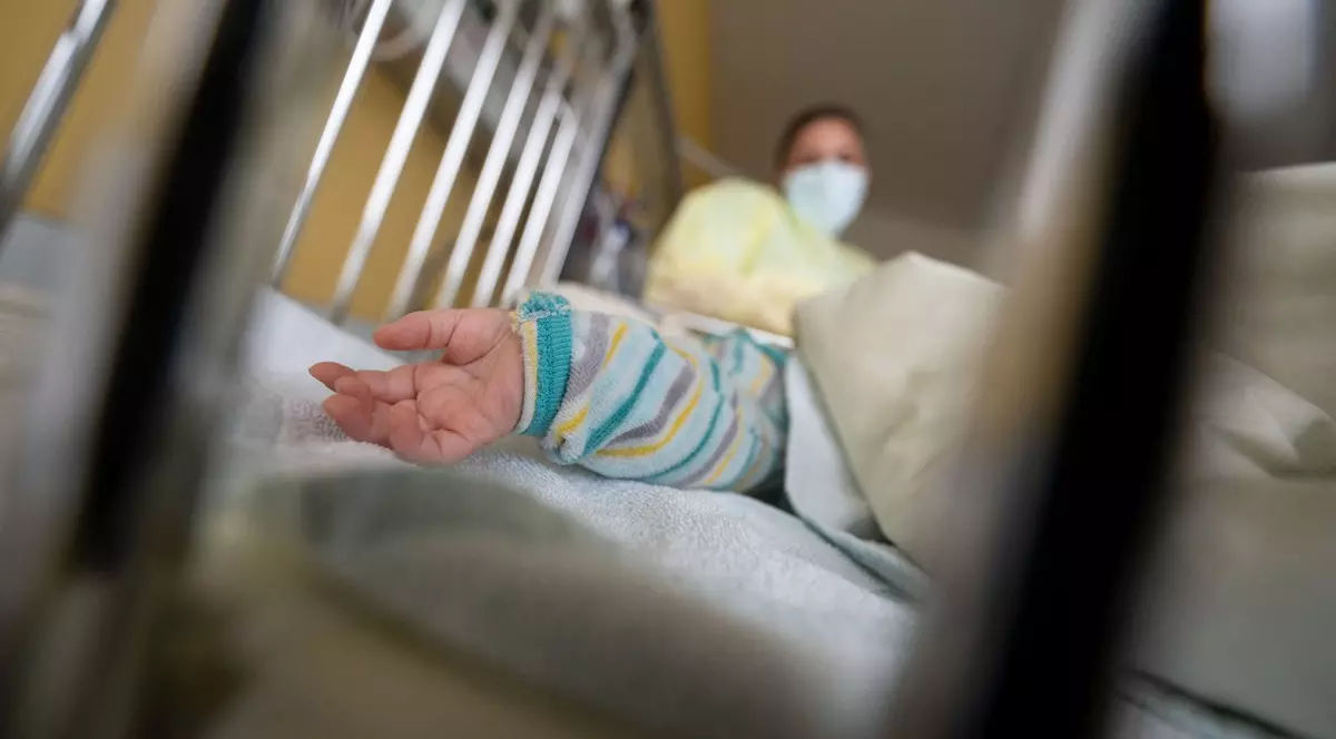 Lipsă „catastrofală” de paturi de pediatrie în Germania, după un val de infecții respiratorii: „Copiii mor pentru că nu îi mai putem trata”