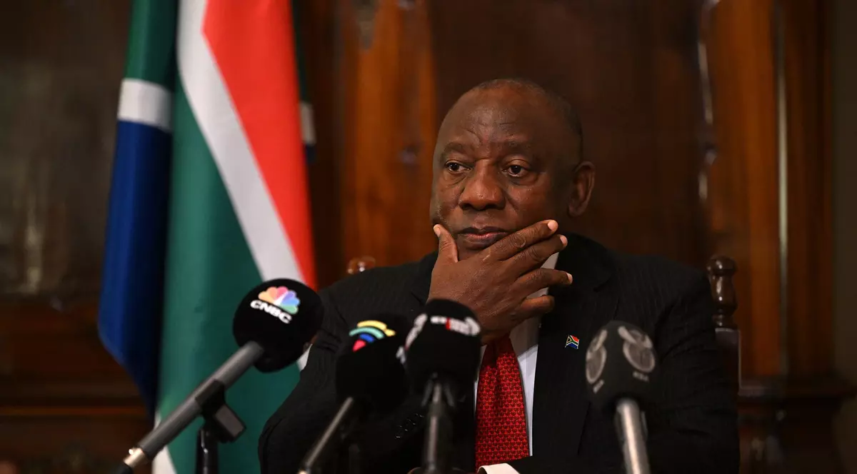 Scandalul banilor ascunși în canapea: Președintele Africii de Sud anunță că nu demisionează. Ce urmează?