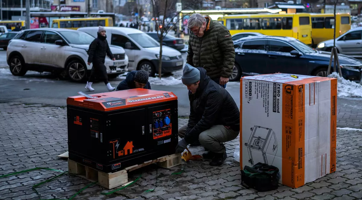 Goana după generatoare. Magazinele românești de la graniță sunt golite de ucrainenii rămași fără curent electric. 70% sunt intermediari