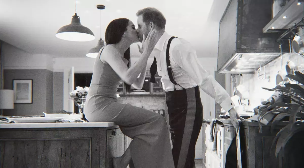 În mult așteptatul documentar Netflix, Harry spune că „a sacrificat totul” pentru a fi cu Meghan