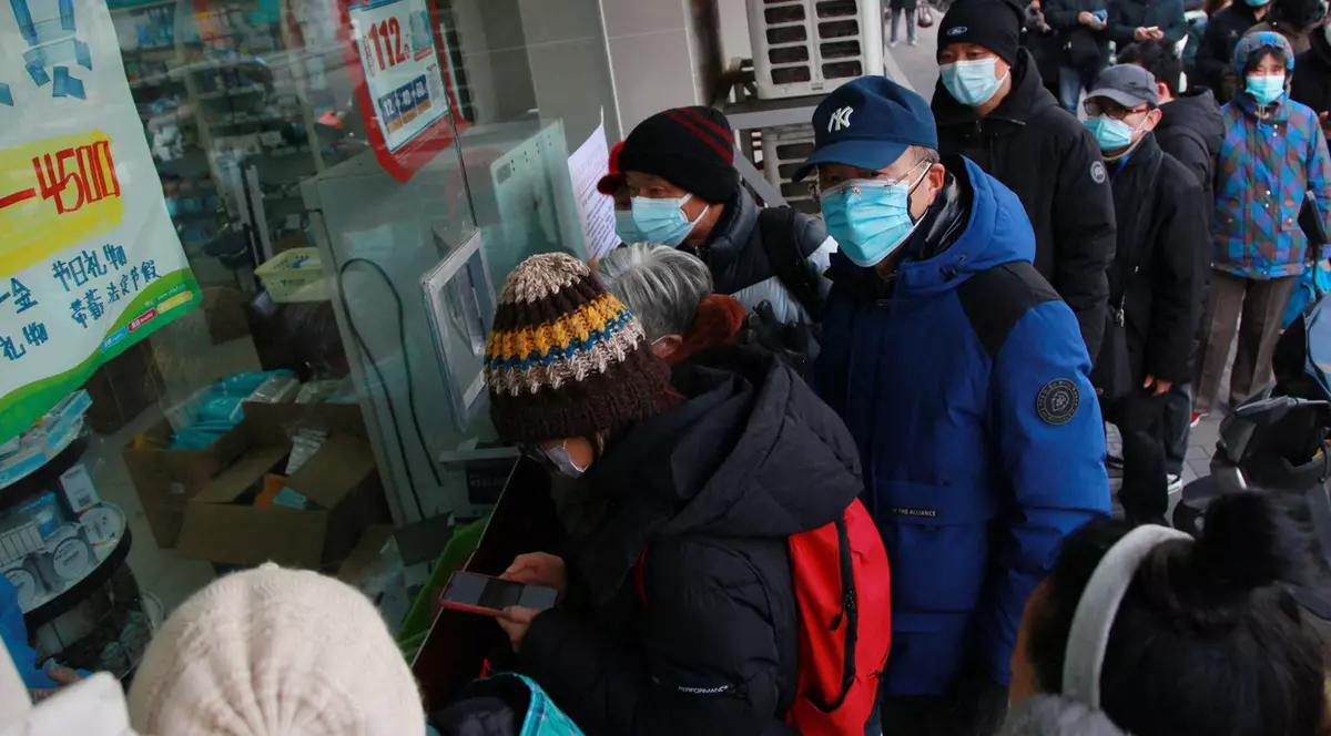 Clinici improvizate și cozi la medicamente. China se pregătește pentru un nou val COVID, după ridicarea restricțiilor
