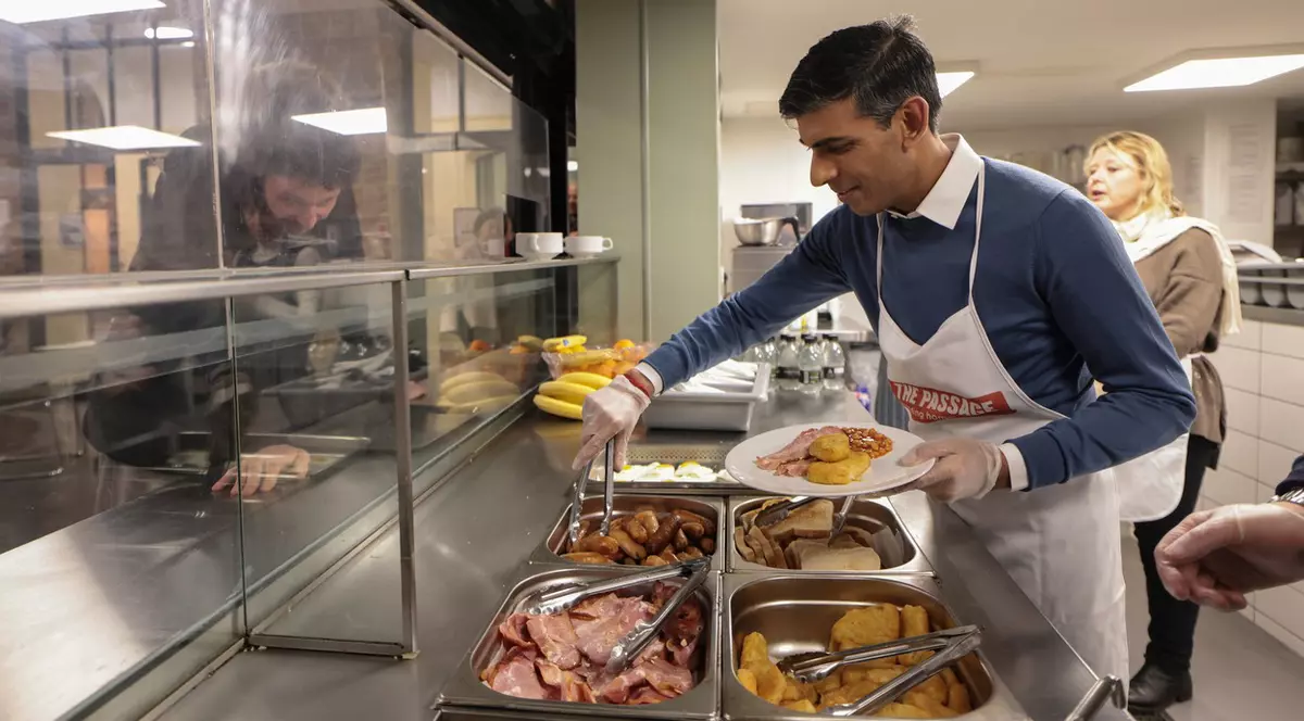 Gafă a premierului britanic Rishi Sunak, la o acțiune caritabilă: a întrebat un om al străzii dacă „lucrează în afaceri”