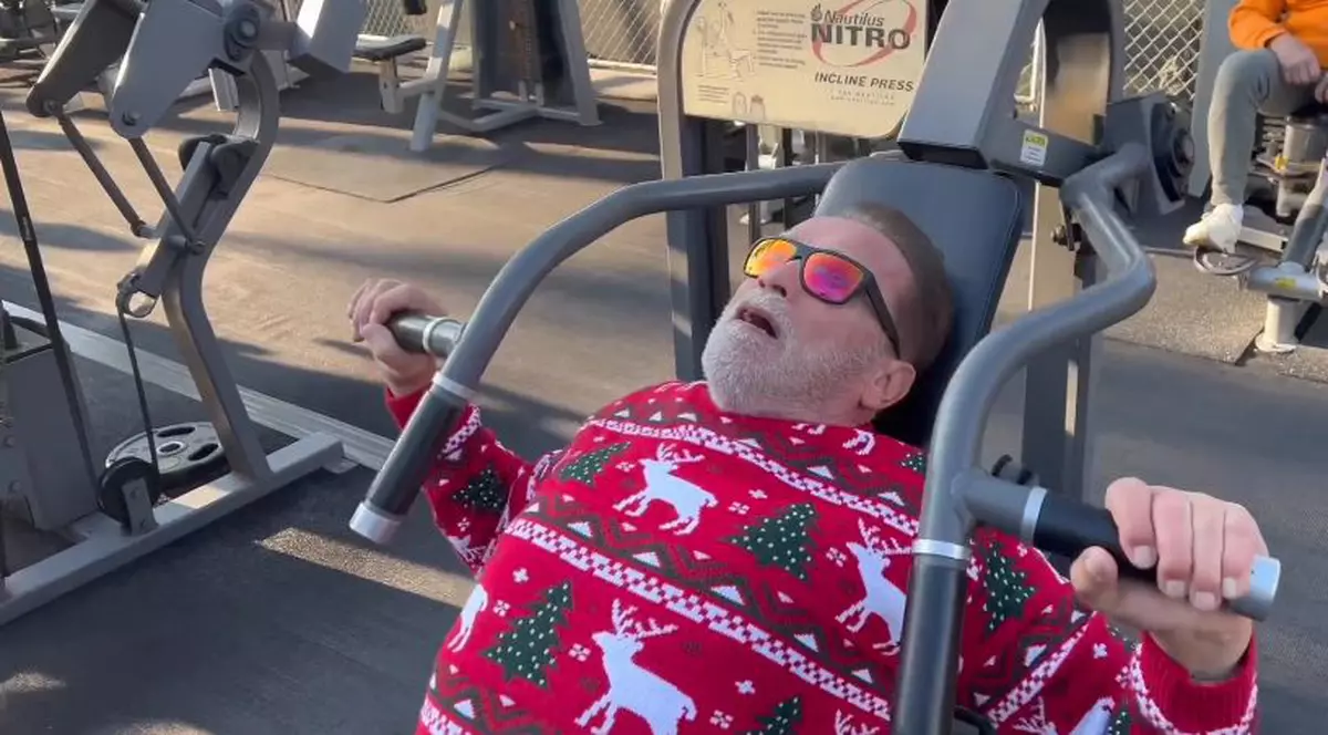 Postarea virală de Crăciun a lui Arnold Schwarzenegger. A primit 10 de la Nadia Comăneci