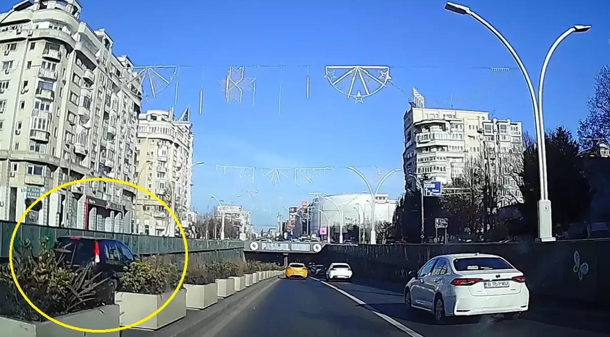 VIDEO. Momentul în care o mașină intră pe contrasens la Pasajul Unirii