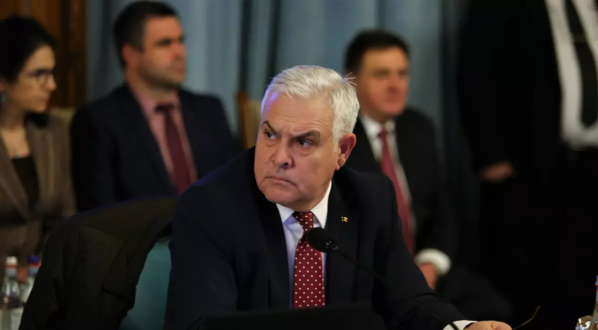 Ministrul apărării, întrebat dacă se teme că va fi demis: Nu! Iar cei care m-au numit au şi dreptul să mă revoce