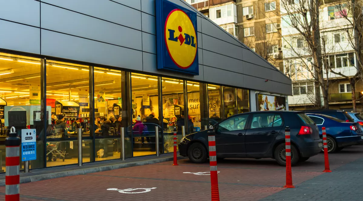 Program Lidl de Anul Nou 2023. Când e deschis la Lidl pe 31 decembrie, 1 și 2 ianuarie - Imagine cu un magazin Lidl