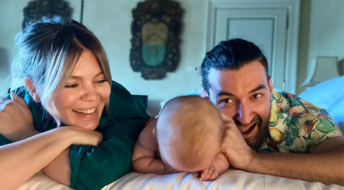 Smiley, Gina Pistol și Josephine