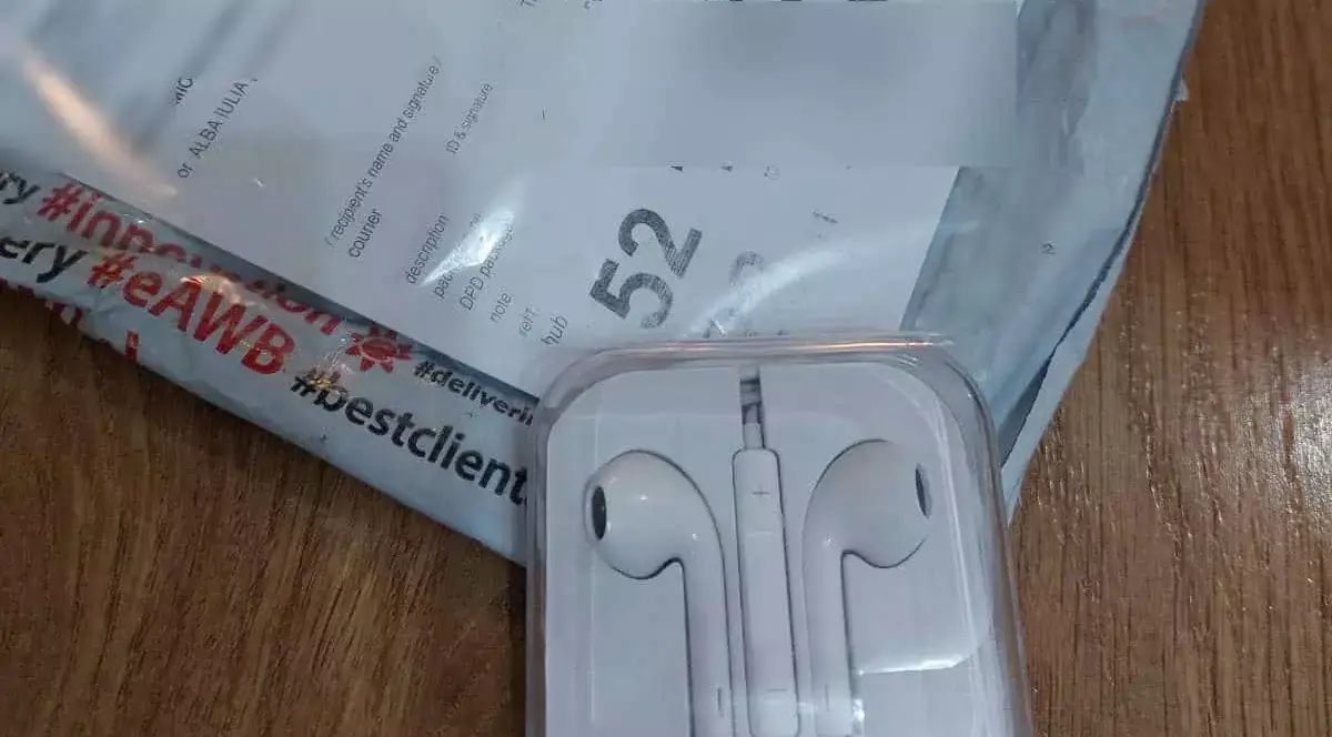 Țeapa „Coletul” a ajuns și în Alba. Cum funcționează înșelătoria prin care primești prin curier ce nu ai comandat