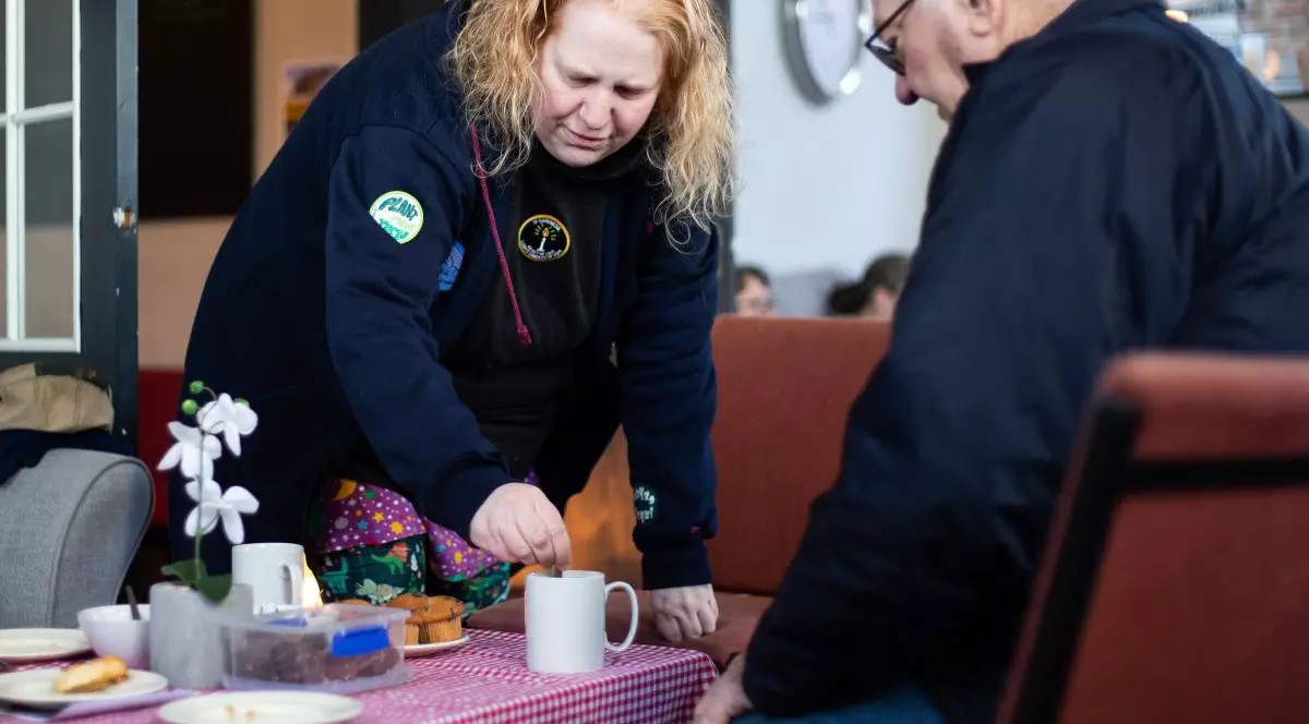 17 grade Celsius în locuințe peste noapte, mai multe haine și ceai cald - cum trec europenii prin iarna crizei energetice