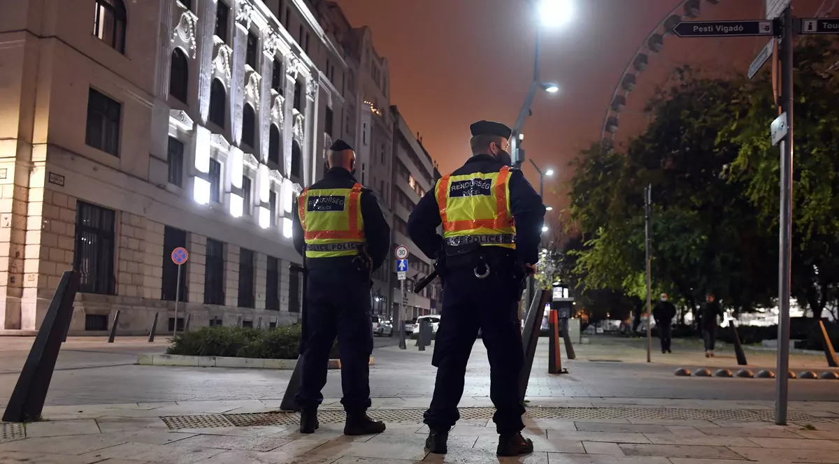 Un bărbat a ucis un polițist și a rănit alți doi în Budapesta