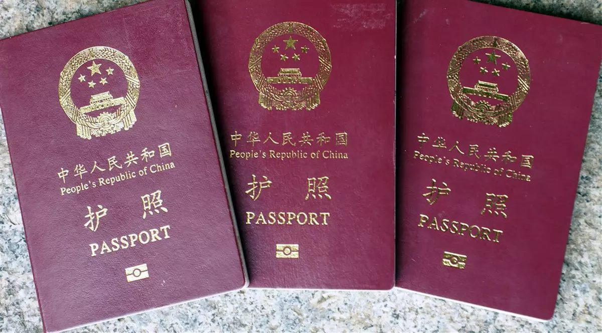 Cozi kilometrice la birourile de pașapoarte din China, după redeschiderea granițelor