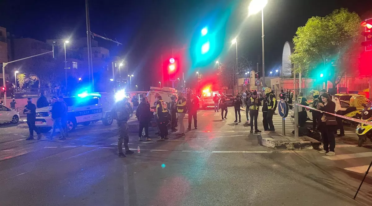 Atacul armat de la o sinagogă din Ierusalim, revendicat de Hamas. Cel puţin 7 morţi şi 3 răniţi