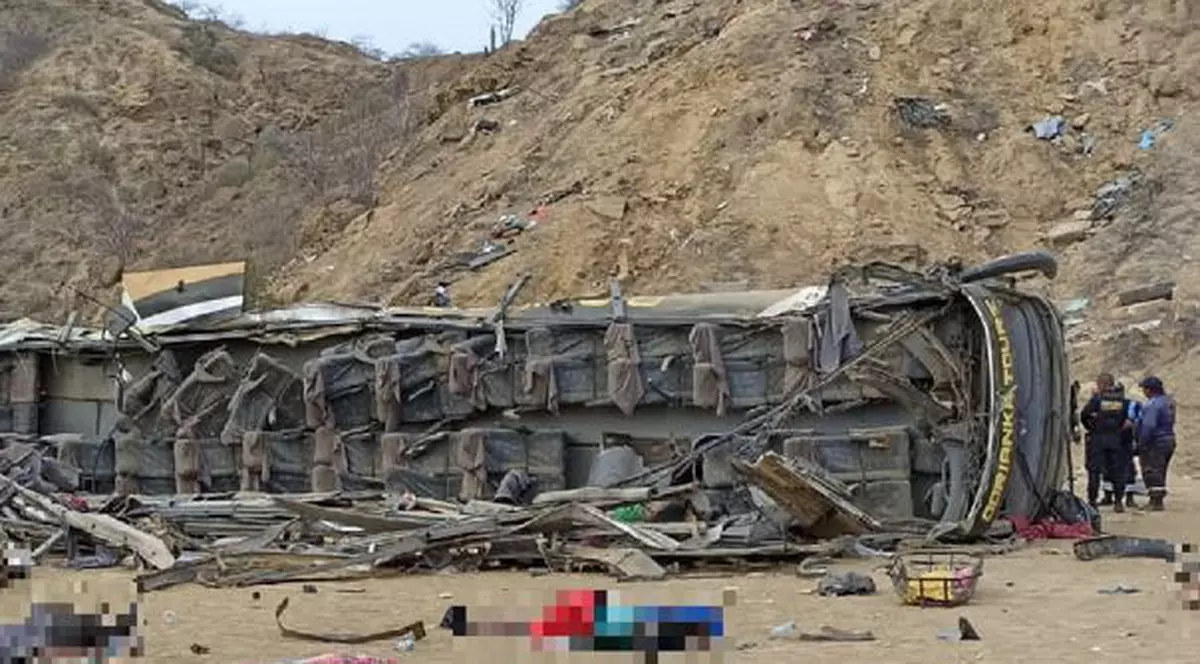 Cel puțin 24 de morți în Peru, după ce un autobuz a căzut în gol de pe o faleză