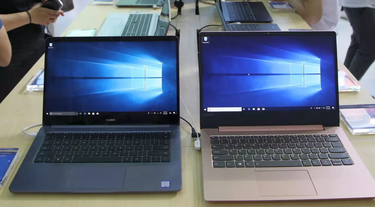 Sistemul de operare Windows 10 dispare dupa 8 ani de la lansare. Foto: EPA