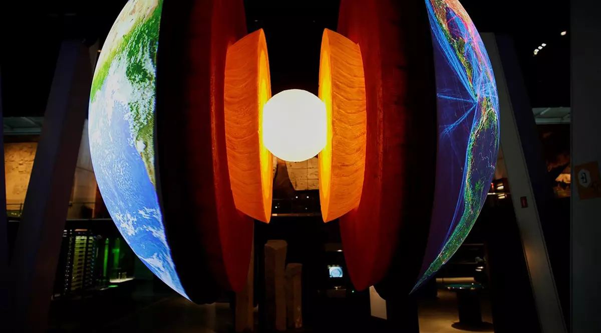 Rotația nucleului Pământului s-a oprit și s-ar putea inversa, arată un studiu