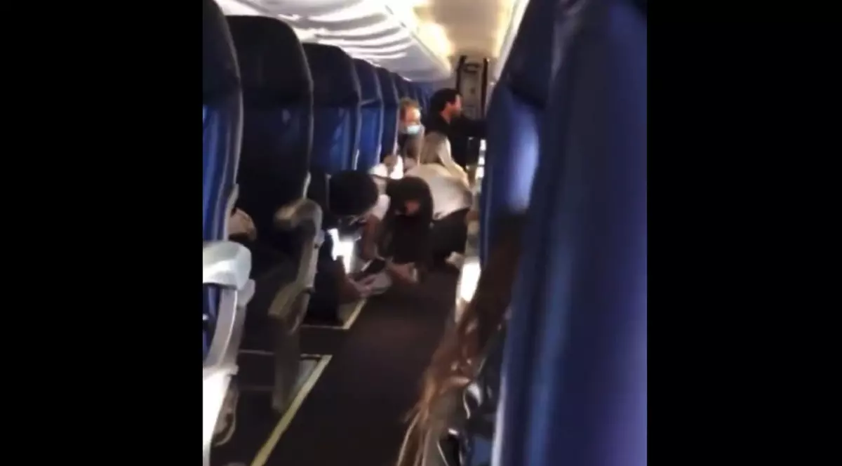 Pasageri terorizați într-un avion în care traficanții din Sinaloa au tras, după ce șeful lor, fiul lui El Chapo, a fost arestat, în Mexic