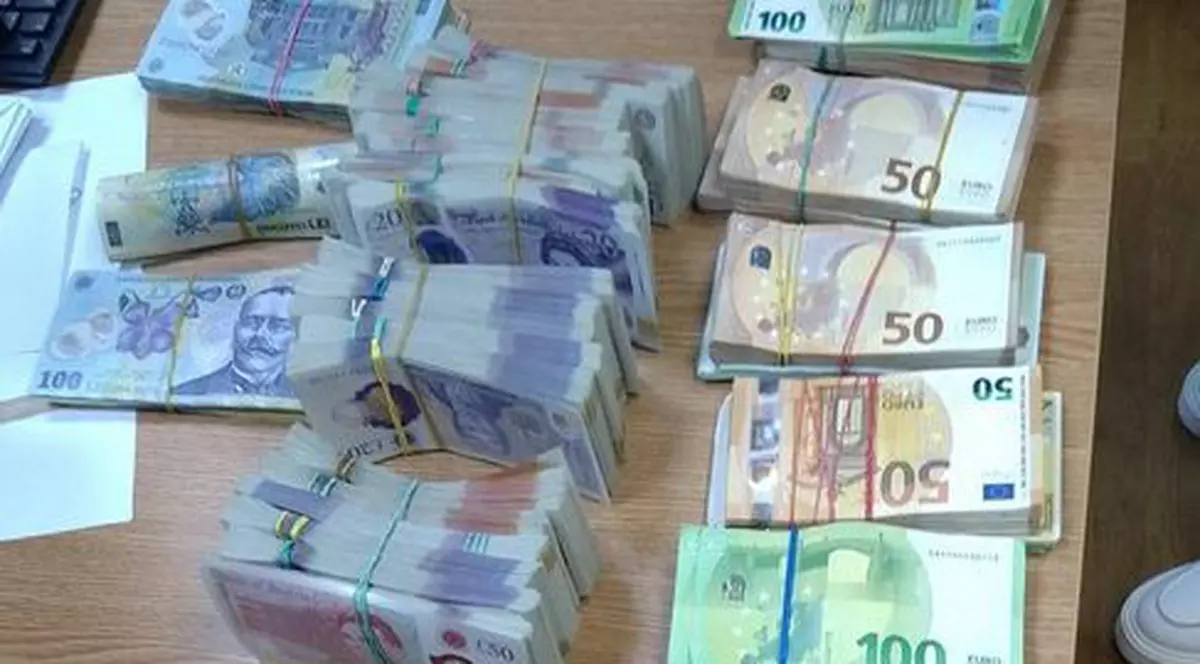 Averea cu care o ucraineancă a intrat în România pe la Siret. Mașina pe care o conducea a fost oprită la 700 de metri de vamă