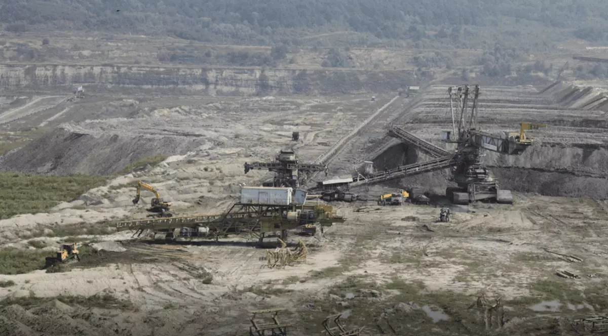 VIDEO 3 morți și 7 răniți, într-o carieră minieră din Gorj, după ce o tanchetă cu muncitori s-a răsturnat