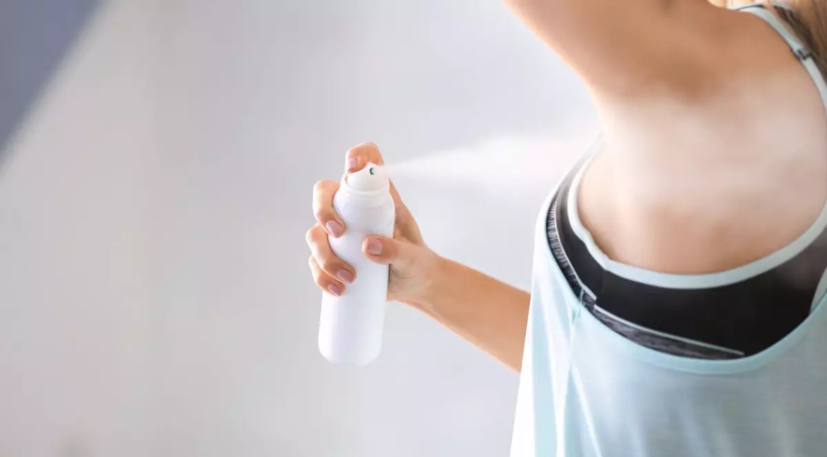 O fată de 14 ani din Anglia a murit după ce a inhalat deodorant. Părinții ei transmit acum un avertisment „pentru ca moartea ei să nu fie în zadar”