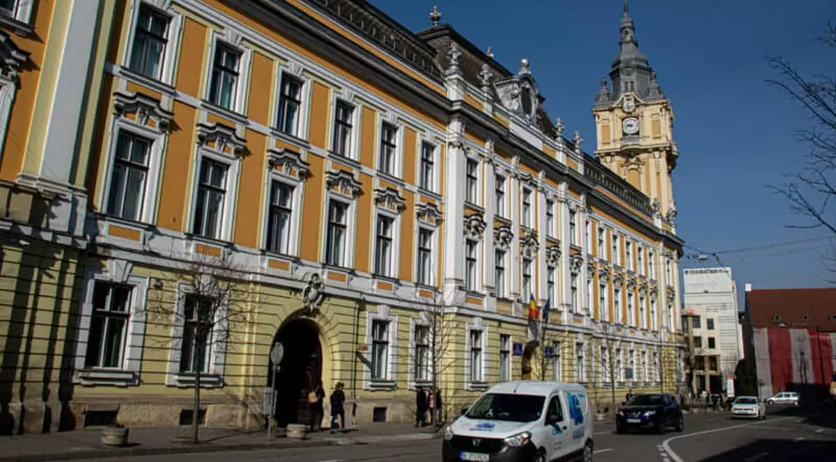 RESTRICȚII de căldură în Primăria Cluj-Napoca. Program de încălzire de 6,5 ore. Angajați RĂCIȚI