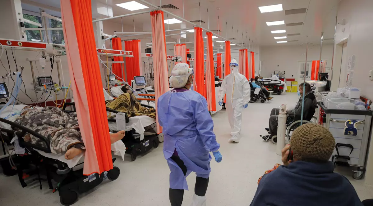 Primul caz de triplă contaminare, depistat la Iași. Un bărbat este internat la ATI cu gripă, COVID-19 și virus respirator sincițial