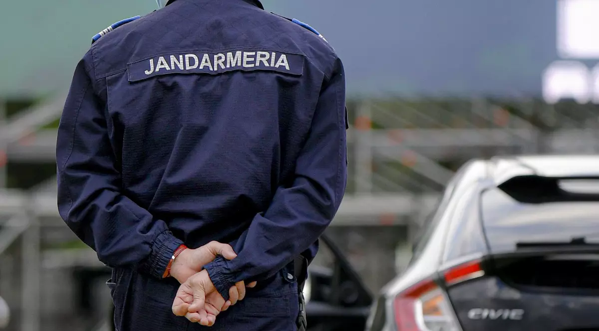 Jandarmul care și-a amenințat superiorii că le dă „câte o boabă la fiecare” a scăpat cu un avertisment. „A avut o răbufnire nervoasă”