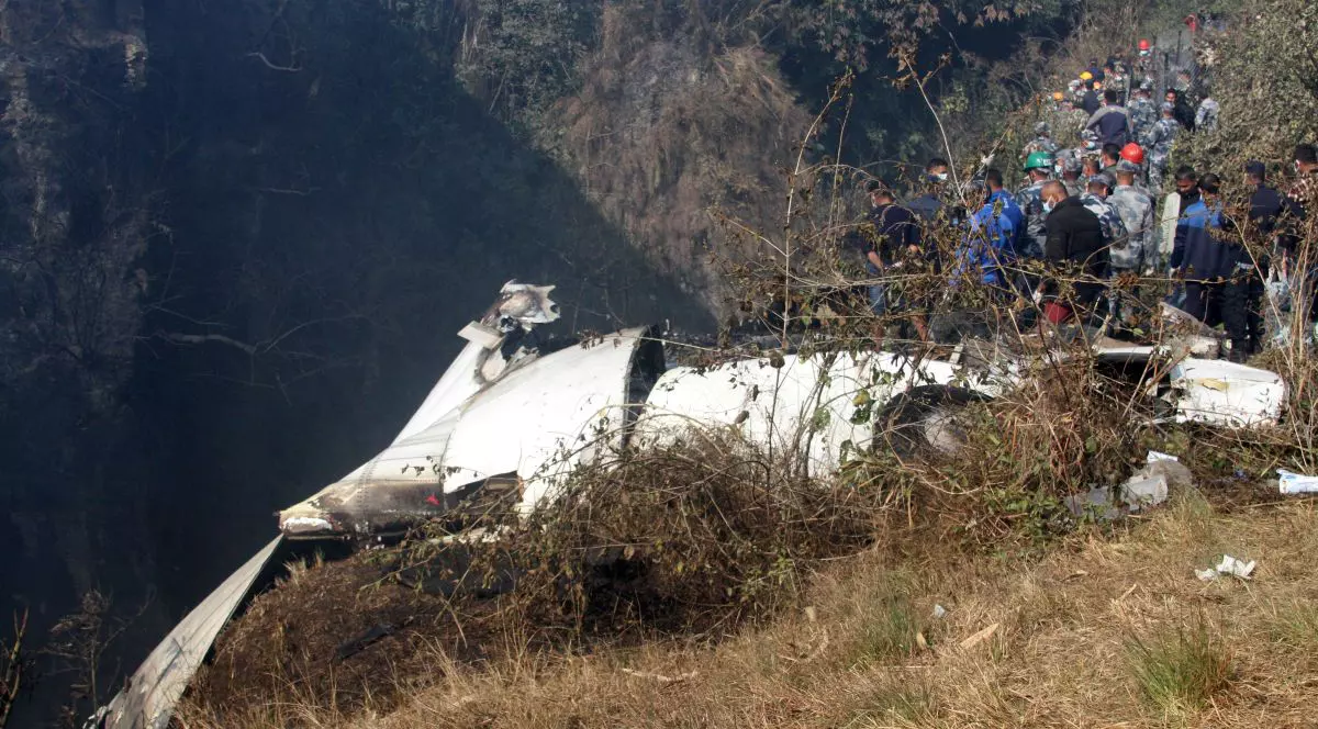 Cutiile negre ale avionului cu 72 de oameni la bord, prăbușit în Nepal, au fost găsite