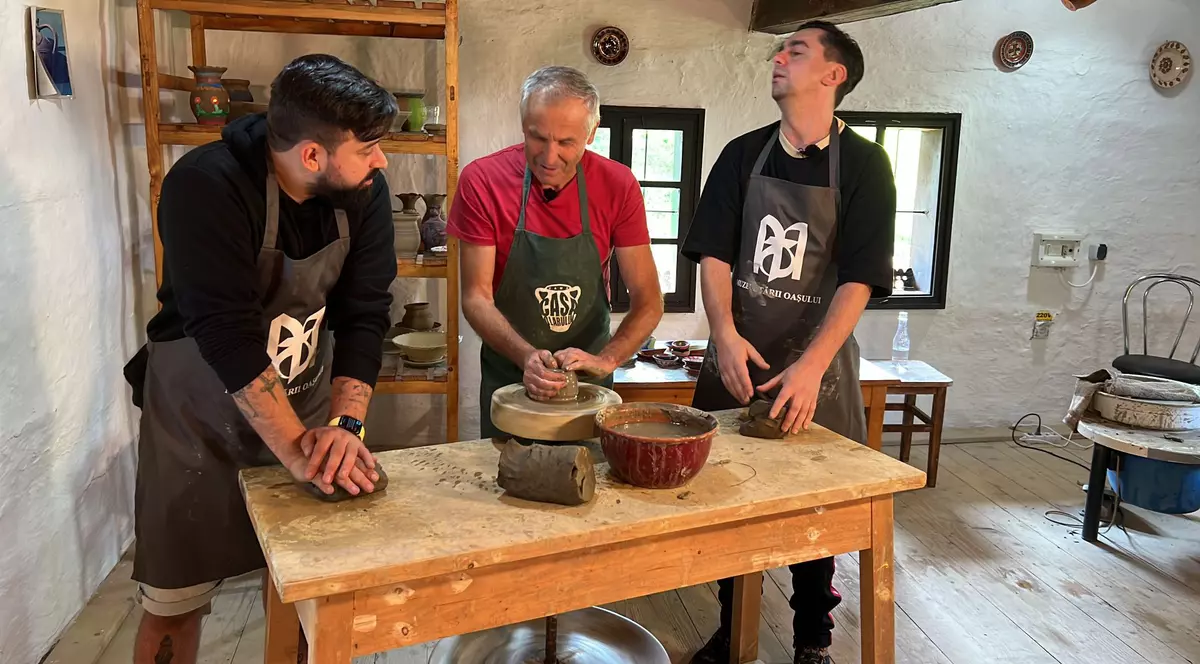 Iulia Albu, Eliza și Cosmin Natanticu îl însoțesc pe Nea Mărin la Negrești-Oaș, în ultimele ediții din sezonul „Poftiți pe la noi! Poftiți la târg”