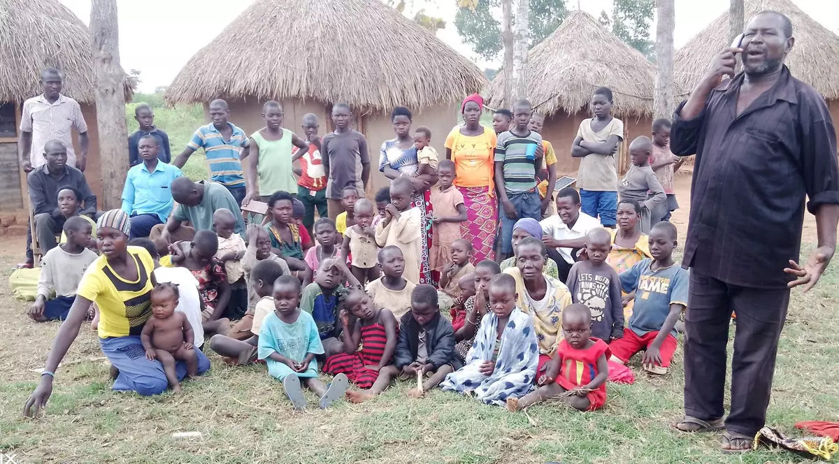 „A venit timpul să mă opresc”. Creșterea costului vieții l-a afectat și pe fermierul ugandez cu 12 soții, 102 copii și 568 de nepoți