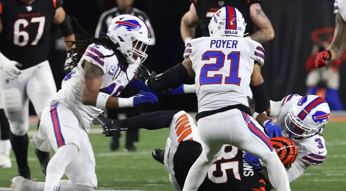 Un jucător de fotbal american a făcut infarct pe teren, în timpul unui meci