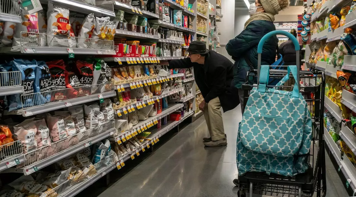 Aproape 50% dintre europeni spun că le-a scăzut nivelul de trai, pe fondul crizelor cu care se confruntă UE