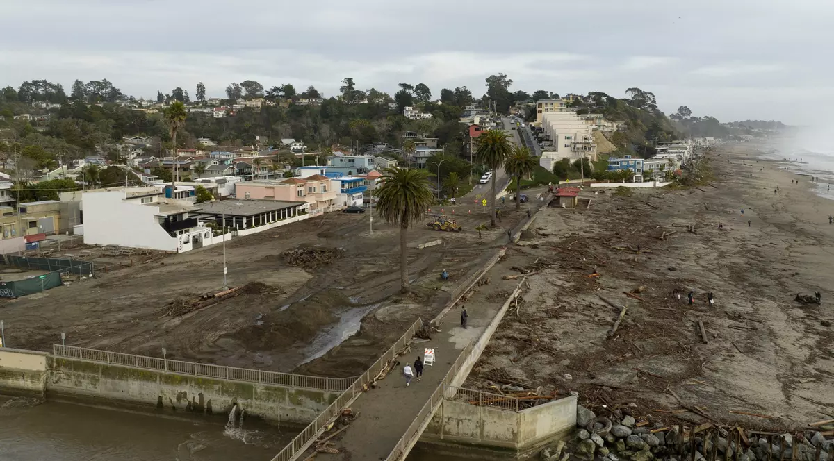 Peste 300.000 de oameni au rămas fără energie electrică, după ce o furtună puternică a lovit California