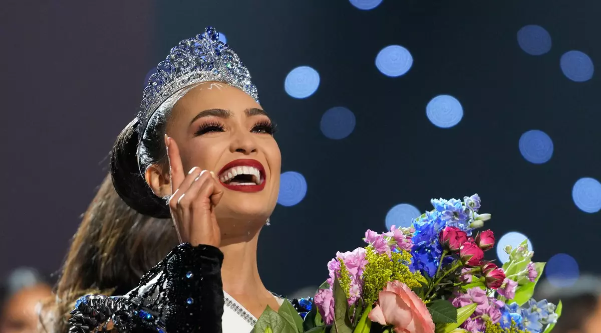O americancă este noua Miss Univers. R'Bonney Gabriel are 28 de ani și e designer de modă