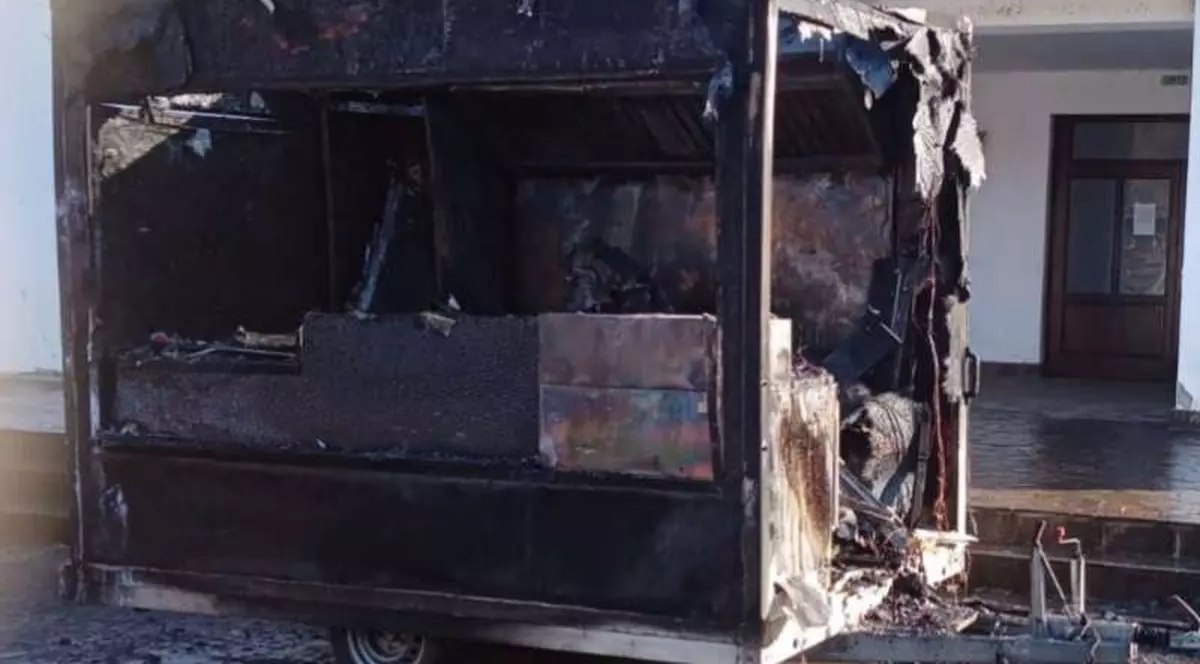 O rulotă de tip fast-food a explodat în Maramureș. Cinci victime cu arsuri, printre care și un copil de 3 ani 