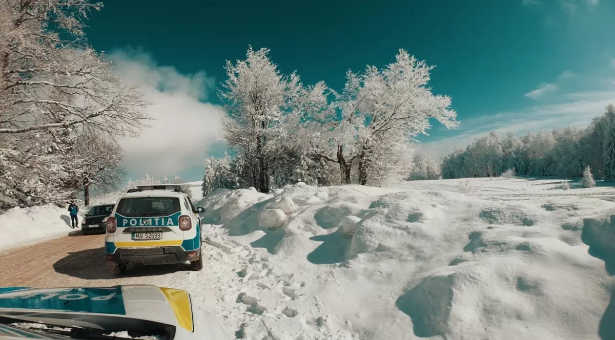 Un șofer din Brașov singur în mașină s-a mutat pe scaunul pasagerului când l-au oprit polițiștii și le-a zis că nu el a fost la volan