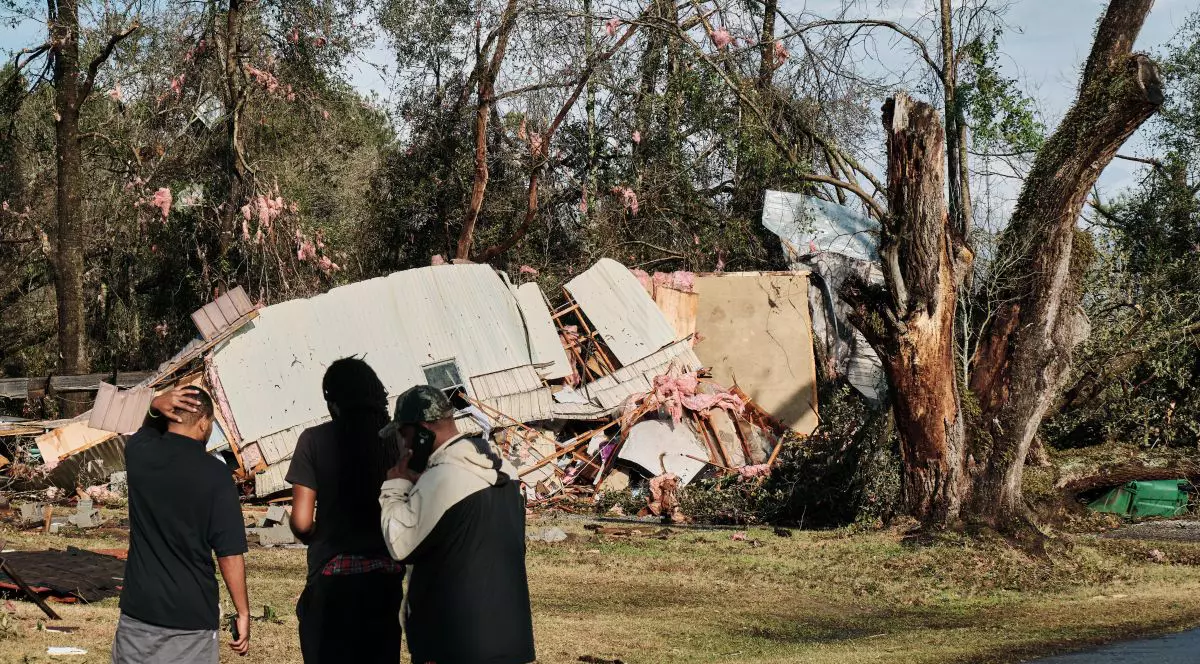 Zeci de tornade au măturat sud-estul Statelor Unite. Cel puțin nouă persoane au murit