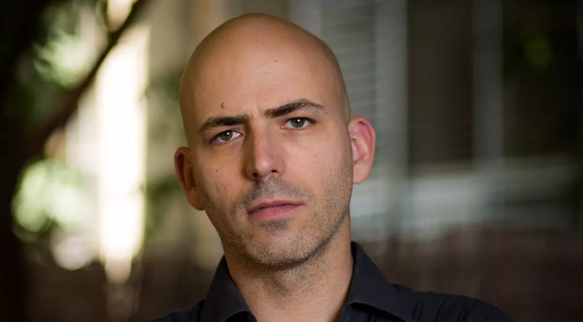 INTERVIU „Cred că încercarea de a-i corecta pe lideri e singura șansă pe care o avem, în calitate de cetățeni”