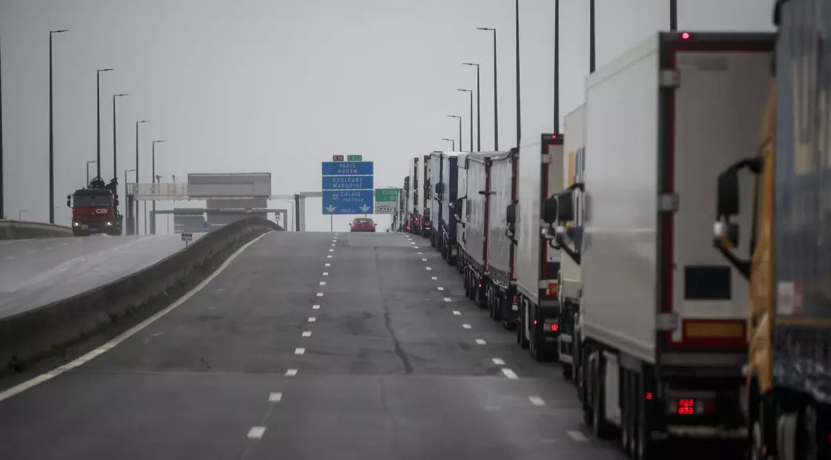 Un șofer român de TIR băut a provocat un ambuteiaj de 10 kilometri pe o autostradă din Franța