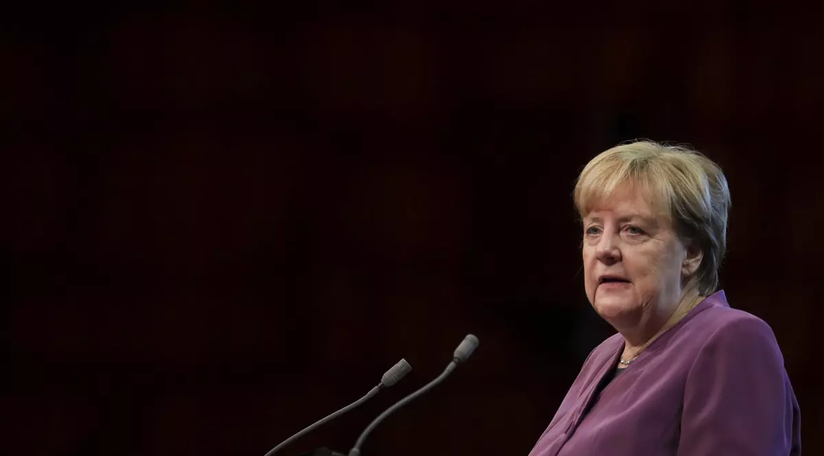 Angela Merkel a fost păcălită de un imitator rus care a pretins că este fostul președinte ucrainean Poroșenko. Ce întrebări i-a pus