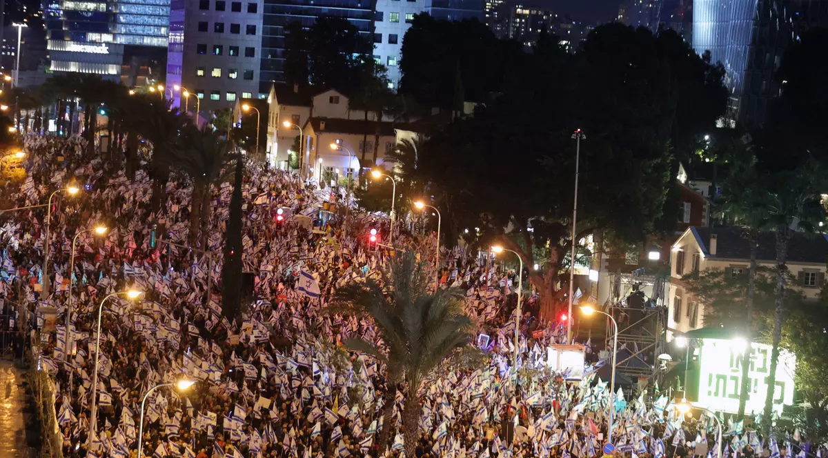 Proteste cu mii de oameni în Israel, pentru al cincilea weekend consecutiv, împotriva guvernului Netanyahu