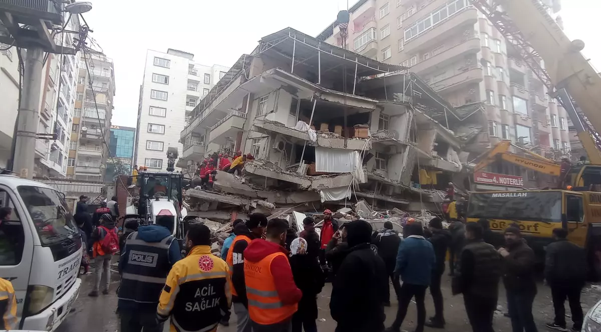 Un nou cutremur de peste 7 grade pe scara Richter a lovit sudul Turciei, la nouă ore după seismul de 7,8 grade