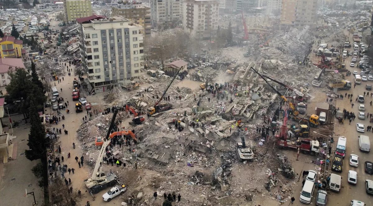 Arestări în Turcia, pentru clădirile prăbușite la cutremur. Constructorul unui ansamblu rezidențial, prins pe aeroport când încerca să fugă din țară