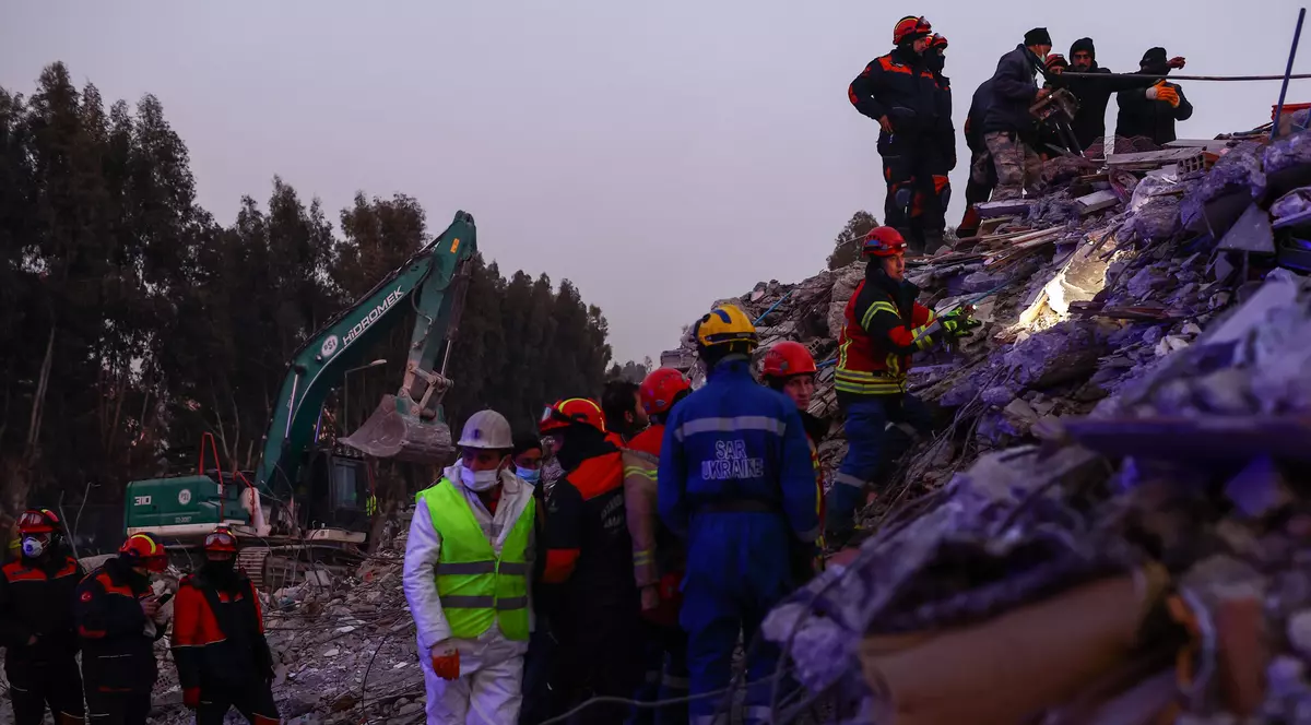 198 de ore sub dărâmături. Povestea de supraviețuire a doi frați, salvați de sub ruine, în Turcia