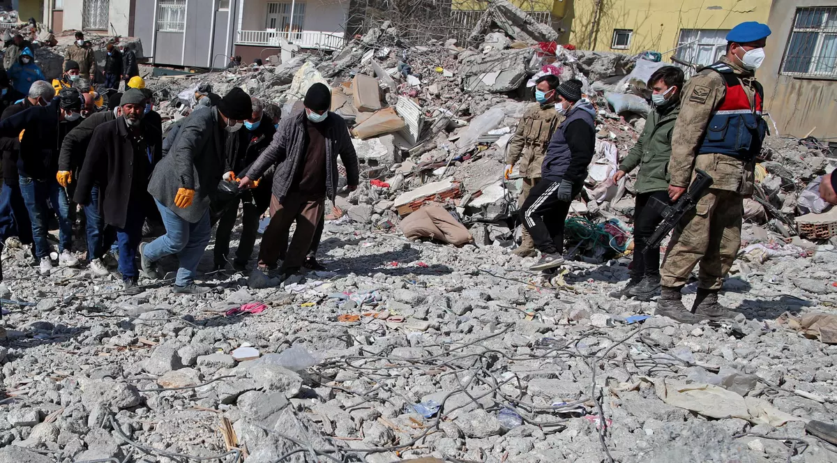 Trei femei și doi copii, salvați de sub dărâmături la peste 220 de ore de la cutremurul din Turcia