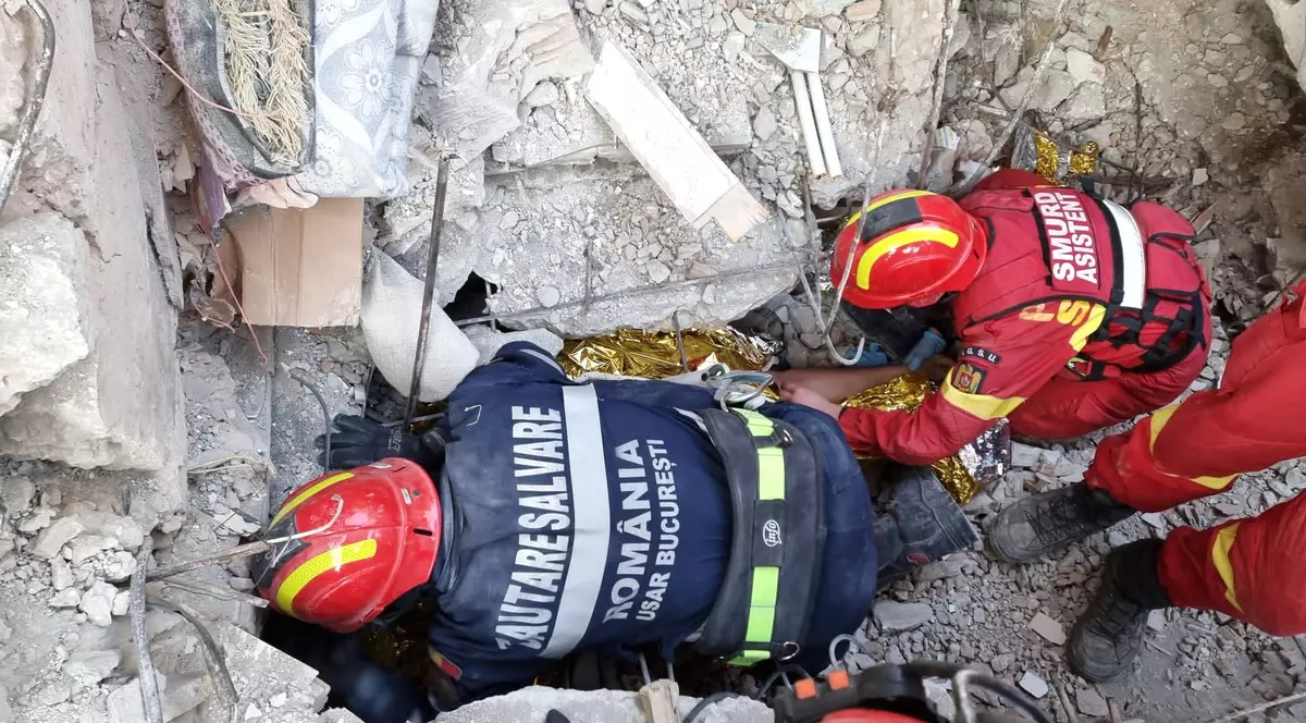 „Mai există speranță!”. Salvatorii români din Turcia au scos un tânăr de sub dărâmături, la 149 de ore de la cutremur