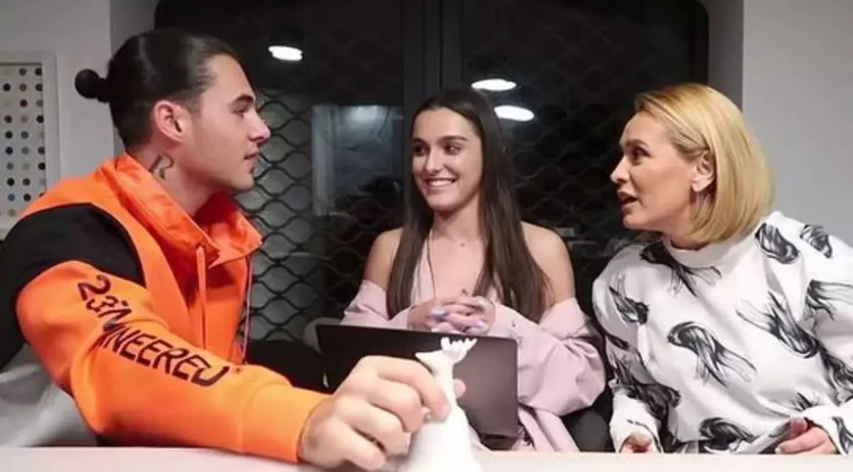 Ce spune Andreea Esca despre posibila nuntă a Alexiei Eram cu Mario Fresh: „Ideea de căsătorie și de copii mi se pare foarte forțată la 20 de ani”
